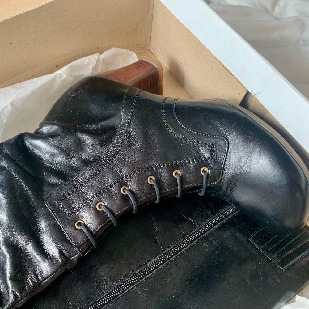 NIB 9.5 Zinka boots